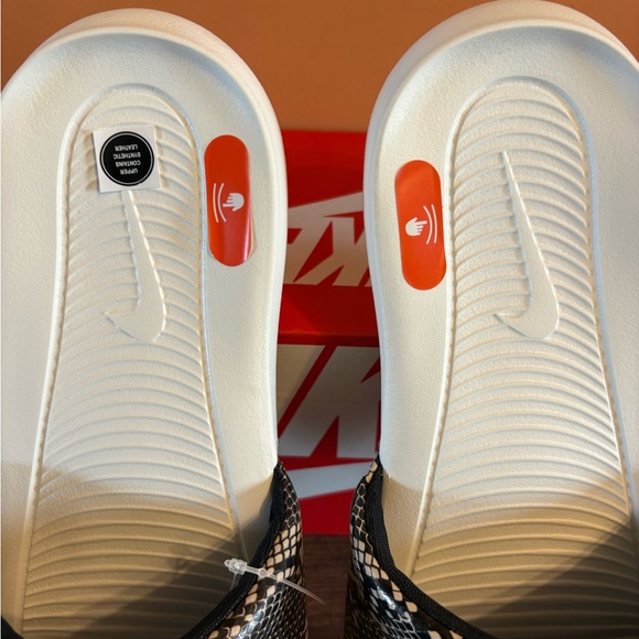 Nike Black and White Victor One Slides animal print snake skin shoes sandals - Picture 4 of 6